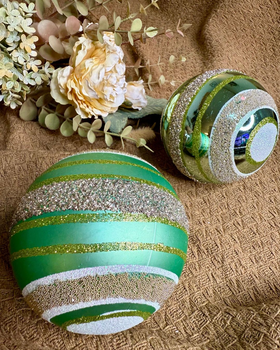 Kit 2 unidades Bola Natalina Decorada - Tamanho 10 - Imagem 2