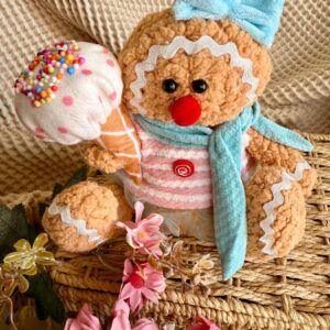 Boneca Gingerbread Sentada Com Sorvete Azul e Rosa 20cm