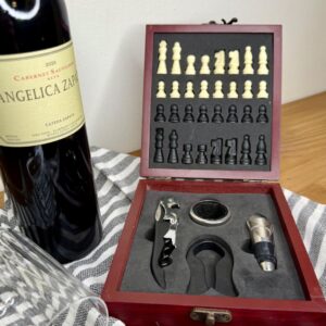 Jogo de Acessórios para Vinho em Inox Adongo com Jogo de Xadrez - 5 peças