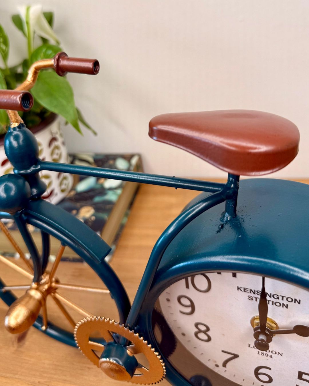 Relógio de Mesa Vintage Bicicleta - Metal - Imagem 4