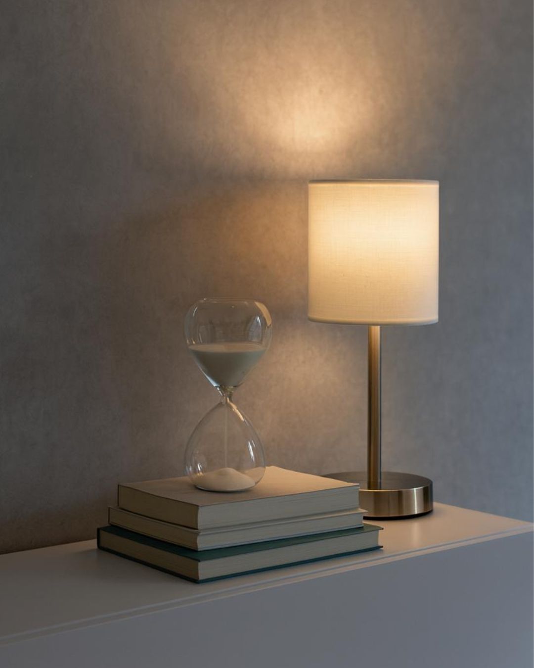 Ampulheta Decorativa em Vidro Transparente com Areia Branca - 20cm