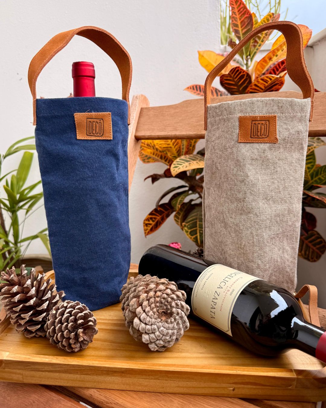 Wine Bag Azul com Alça em Couro