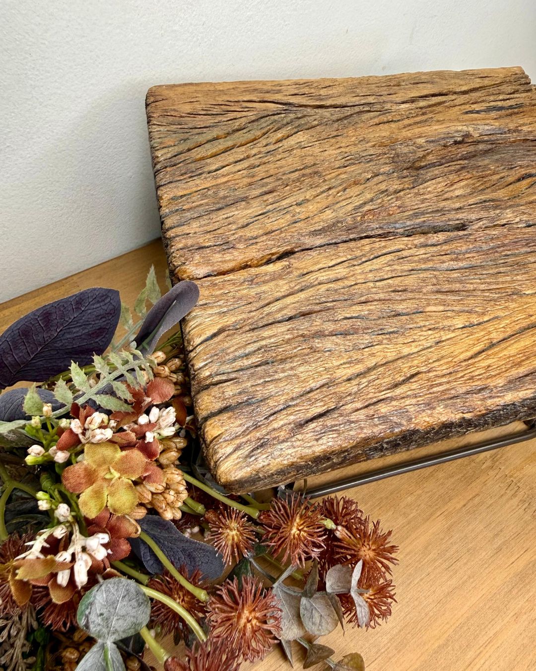 Mini Banqueta Quadrada Madeira Rústica - 22,5X20,5X12cm - Imagem 3