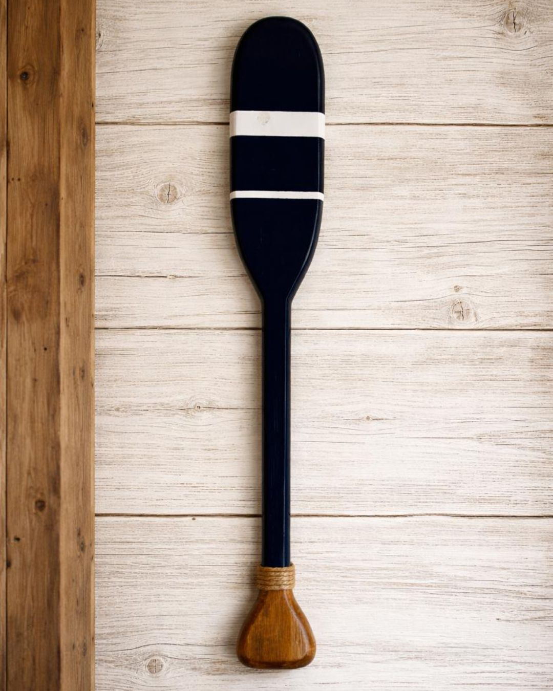 Remo Decorativo em Madeira Listrado Azul e Branco  48cm