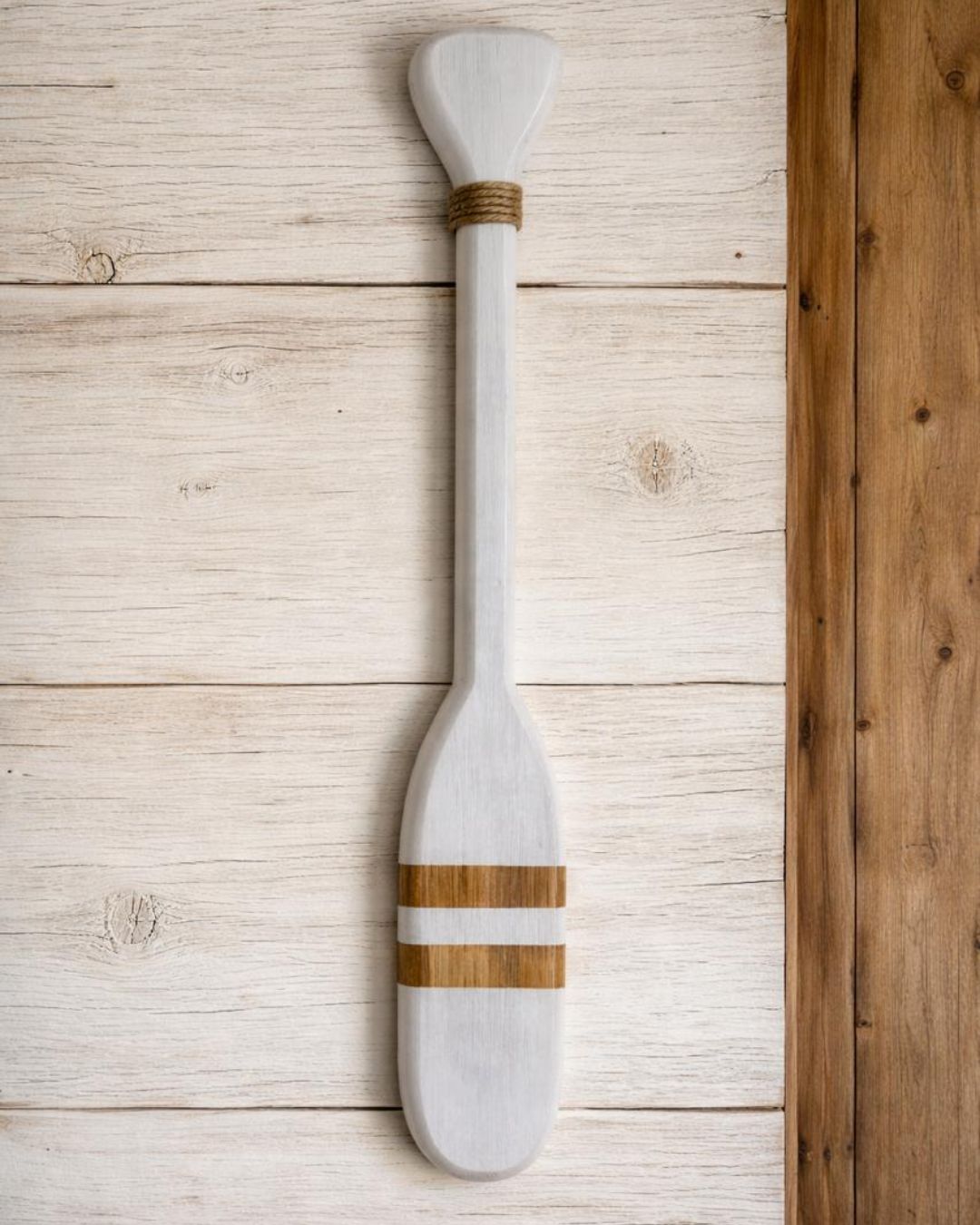 Remo Decorativo em Madeira Listrado Branco e Natural  48cm