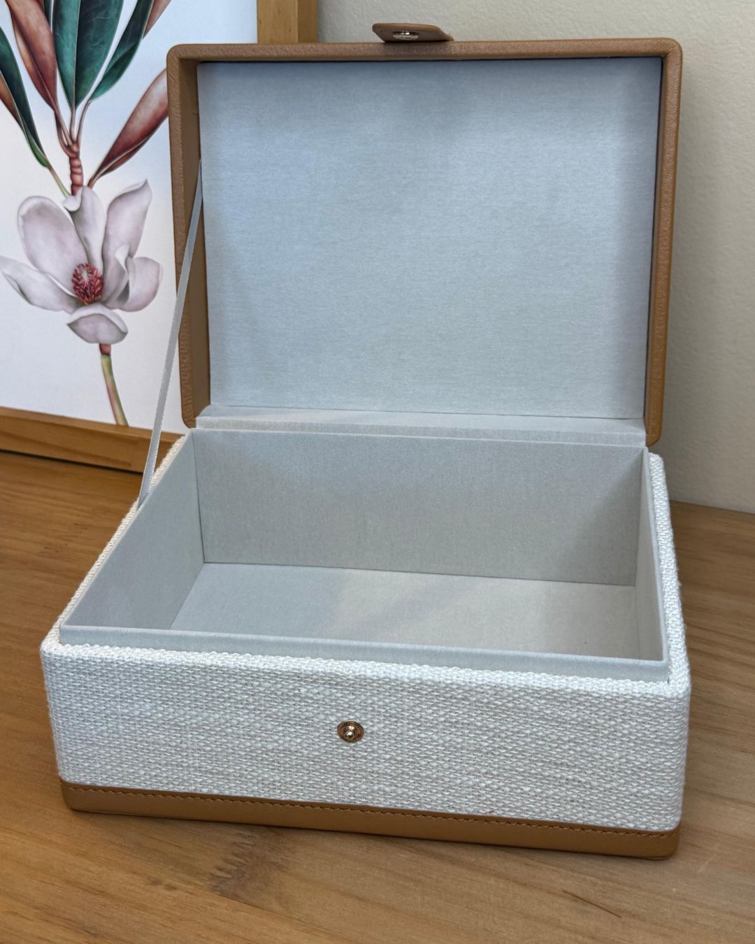 Caixa Decorativa Linho Off White e PU Caramelo 9,5cmX16cmX20,5cm - Imagem 6