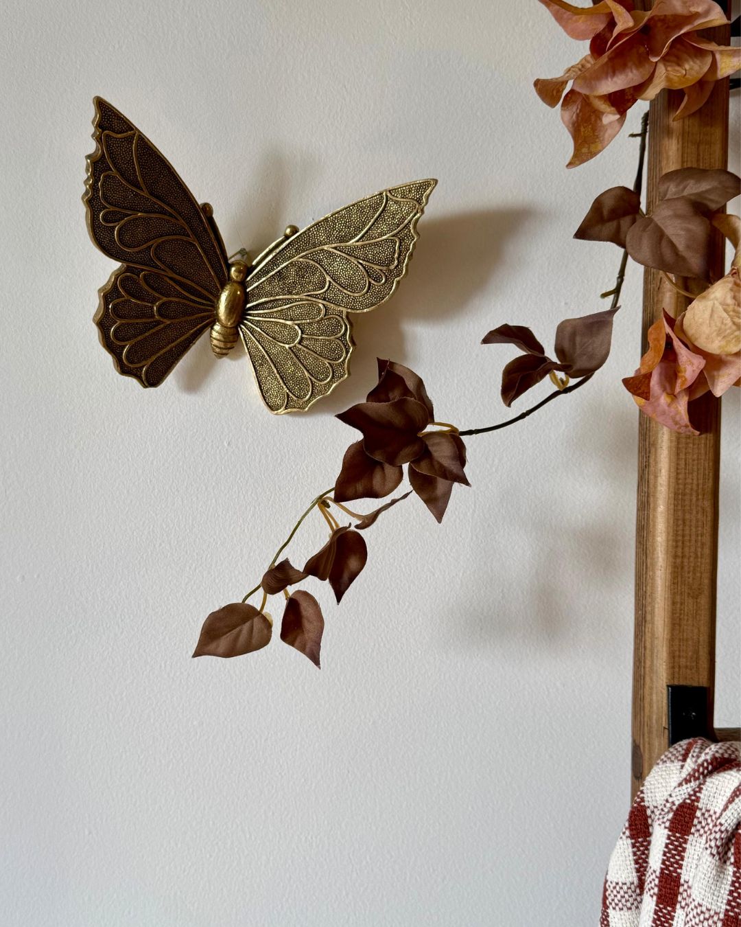 Escultura de Parede Borboleta em Poliresina 18,4cmX15,5cmX4,7cm