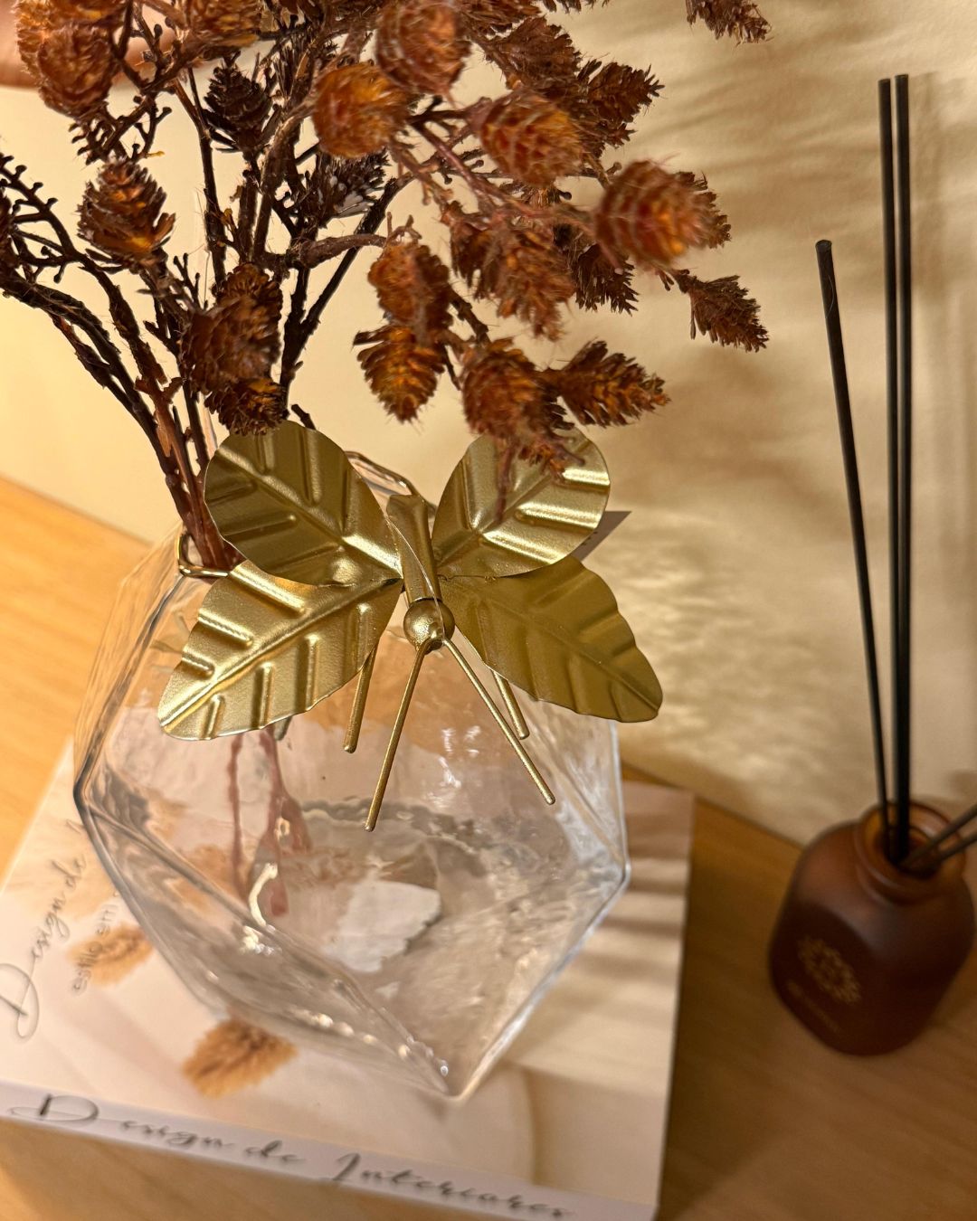 Escultura Decorativa Borboleta em Metal Dourado 10cmX10cmX10cm - Imagem 3